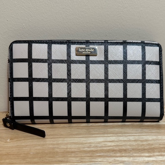 Kate Spade Continental Wallet - Picture 1 of 2